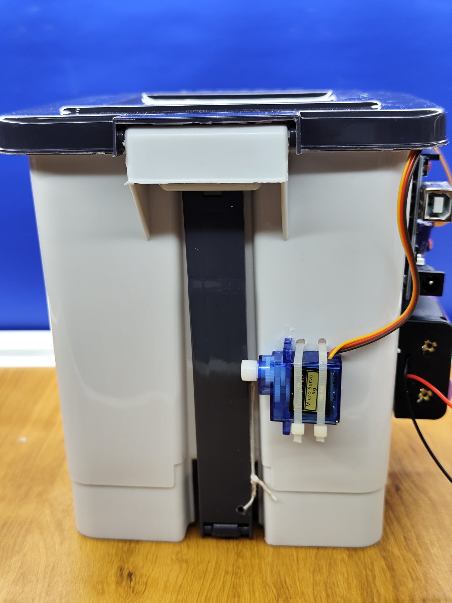 Smart dustbin (Ready made)