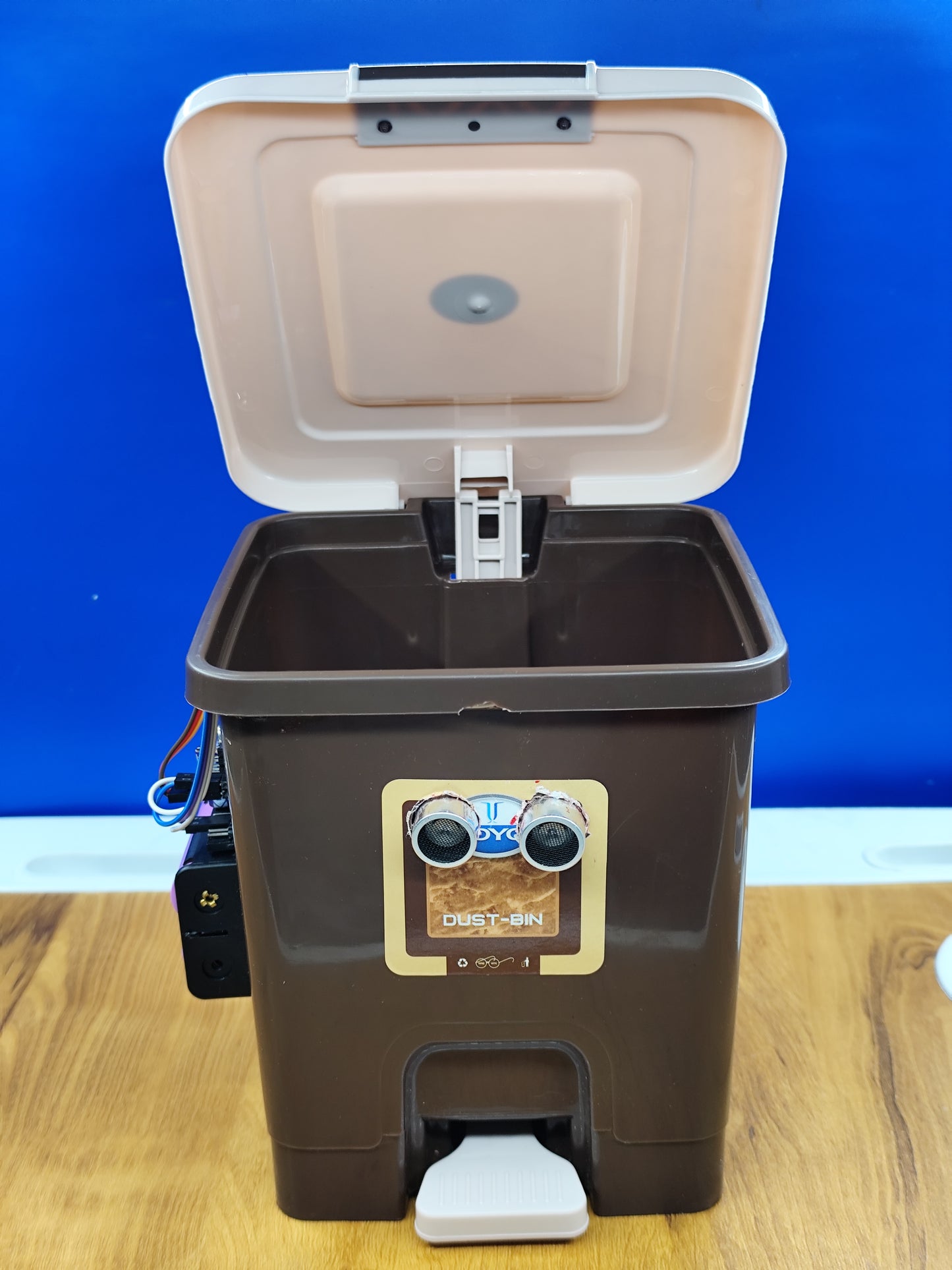 Smart dustbin (Ready made)